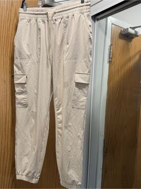 Old Navy StretchTech Women’s Size M Cargo Jogger Pants Beige Quick Dry Stretch